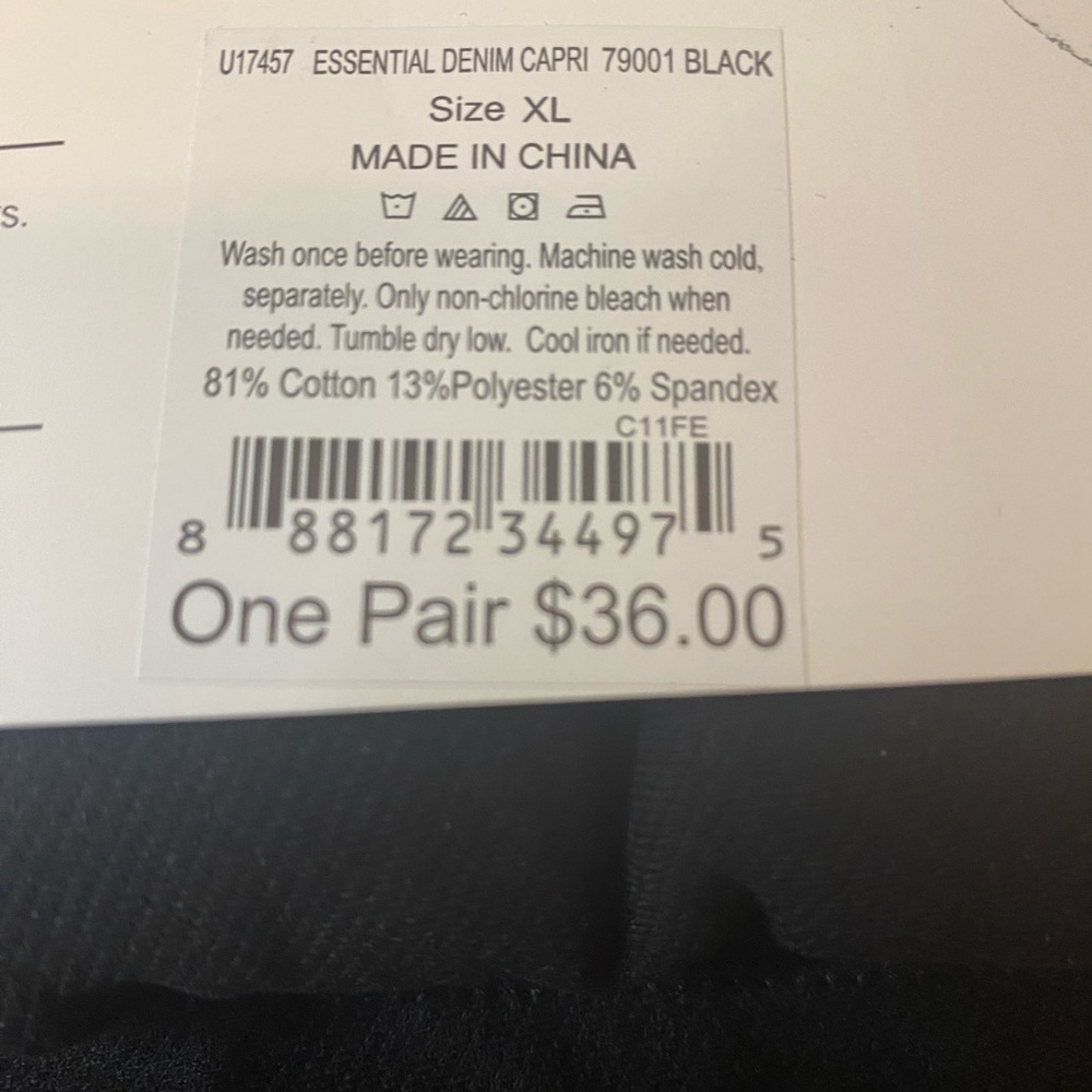 HUE Essential Denim Capri Leggings. Size:  XL - Picture 5 of 6